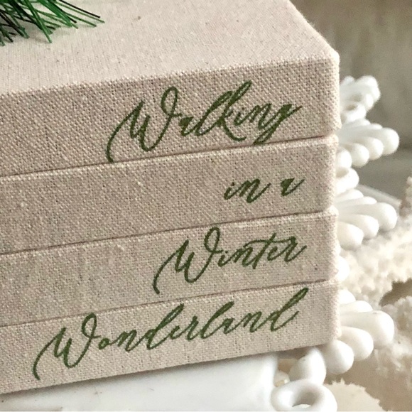 New! Christmas 🎄 Woodland Display Books Stack - Picture 2 of 8